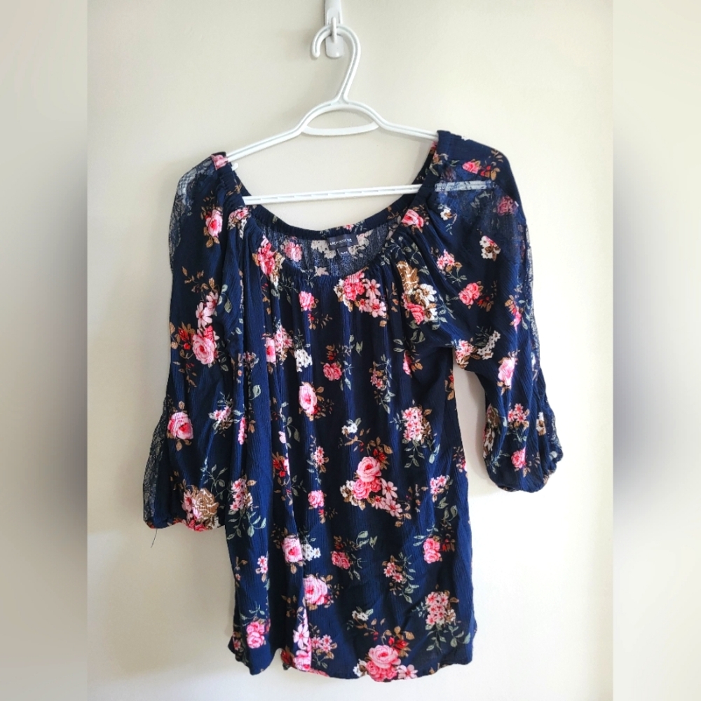 Lace sleve detail floral blousse